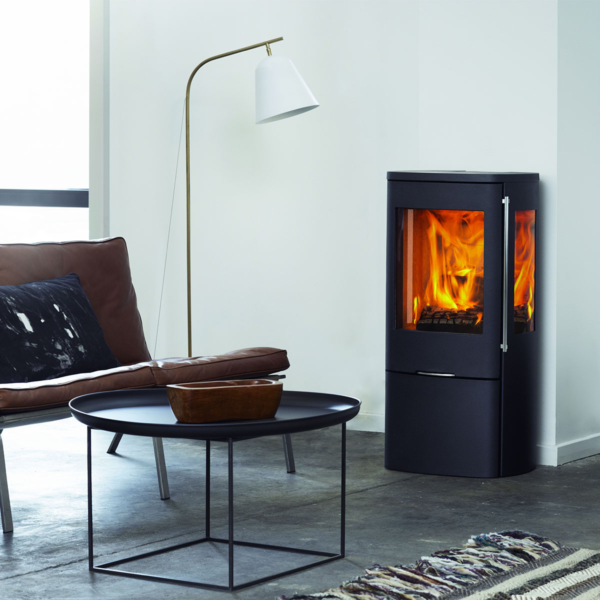 Wood-burning stove with side glass | Enjoy the flames from every angle
